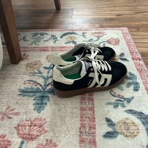 Back70 Women's Black and White Sneakers